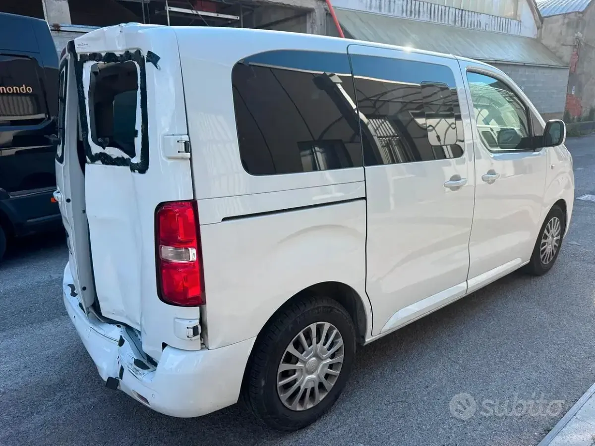 Usata Toyota Proace Verso Lounge 115 CV (84 kW) 2017 Bianco Station wagon