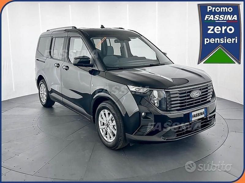 Usata Ford Tourneo Courier Titanium 124 CV (91 kW) 2025 Nero Monovolume