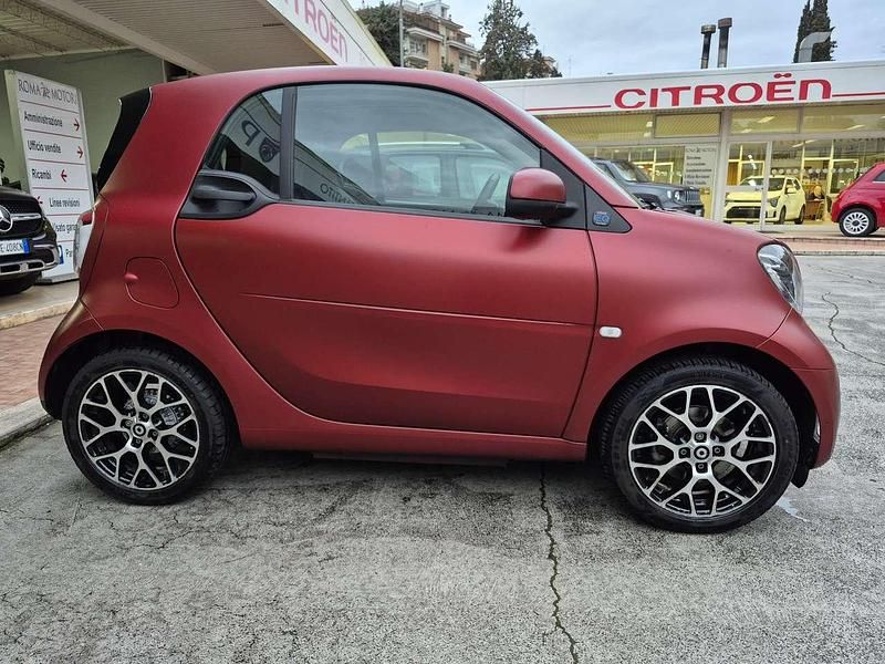 Usata Smart ForTwo Coupé 41 kW (56 CV) 2023 Rosso Utilitaria