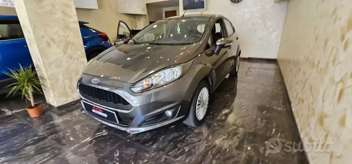 Usata Ford Fiesta 95 CV (69 kW) 2017 Grigio Utilitaria