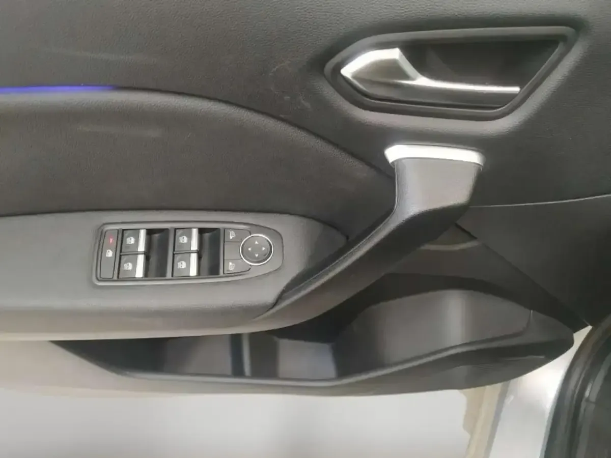 Usata Renault Captur Techno 145 CV (106 kW) 2022 Grigio SUV
