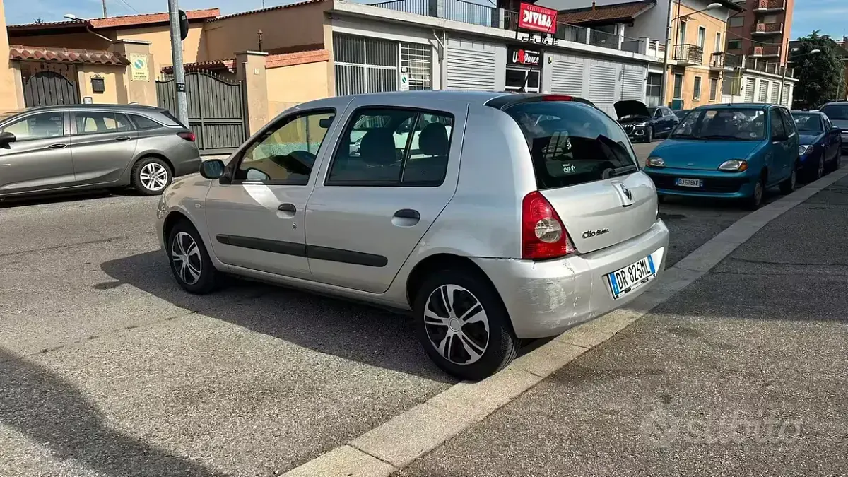 Usata Renault Clio II 58 CV (42 kW) 2008 Grigio Berlina