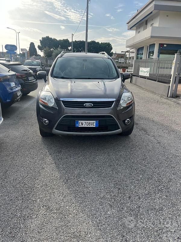 Usata Ford Kuga Titanium 163 CV (119 kW) 2013 Marrone SUV