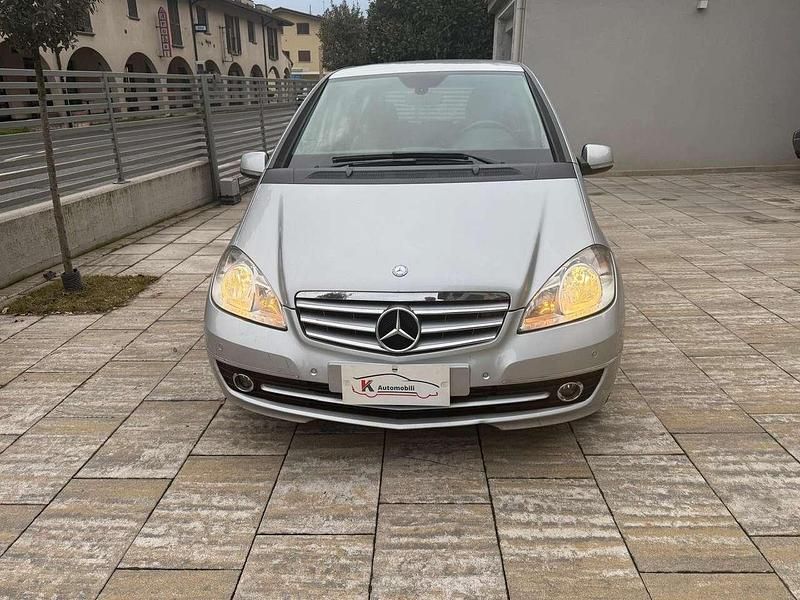 Grigio Usata 2009 Mercedes A180 Elegance Monovolume | 3200 € (Buon prezzo) - Immagine 1/4