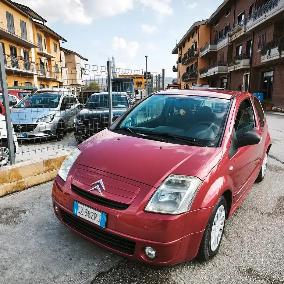 Usata Citroën C2 Elegance 70 CV (51 kW) 2006 Viola Utilitaria