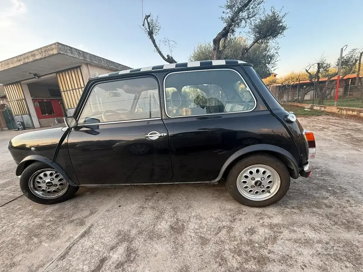 Usata Mini 1000 1982 Nero Utilitaria