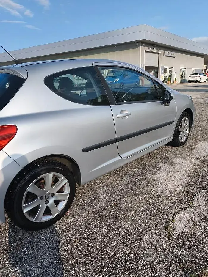 Usata Peugeot 207 90 CV (66 kW) 2008 Grigio Berlina
