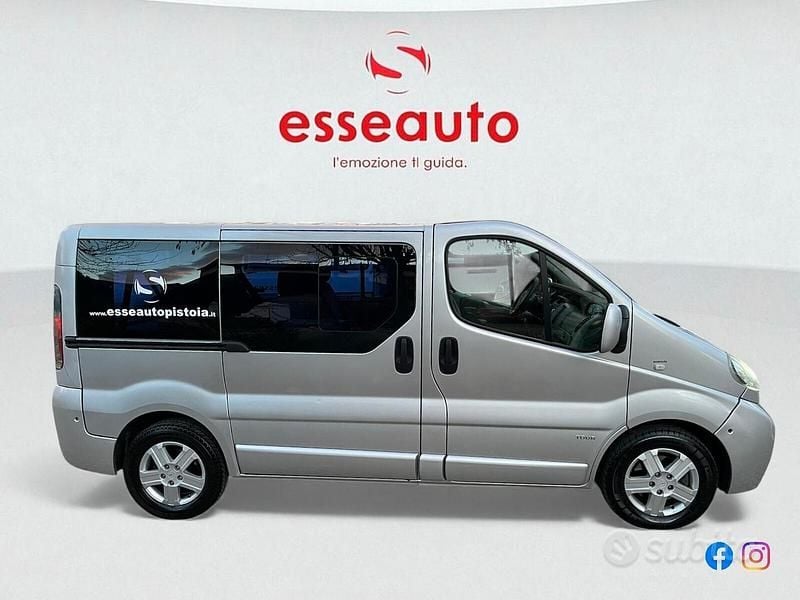 Usata Opel Vivaro 135 CV (99 kW) 2005 Grigio Monovolume