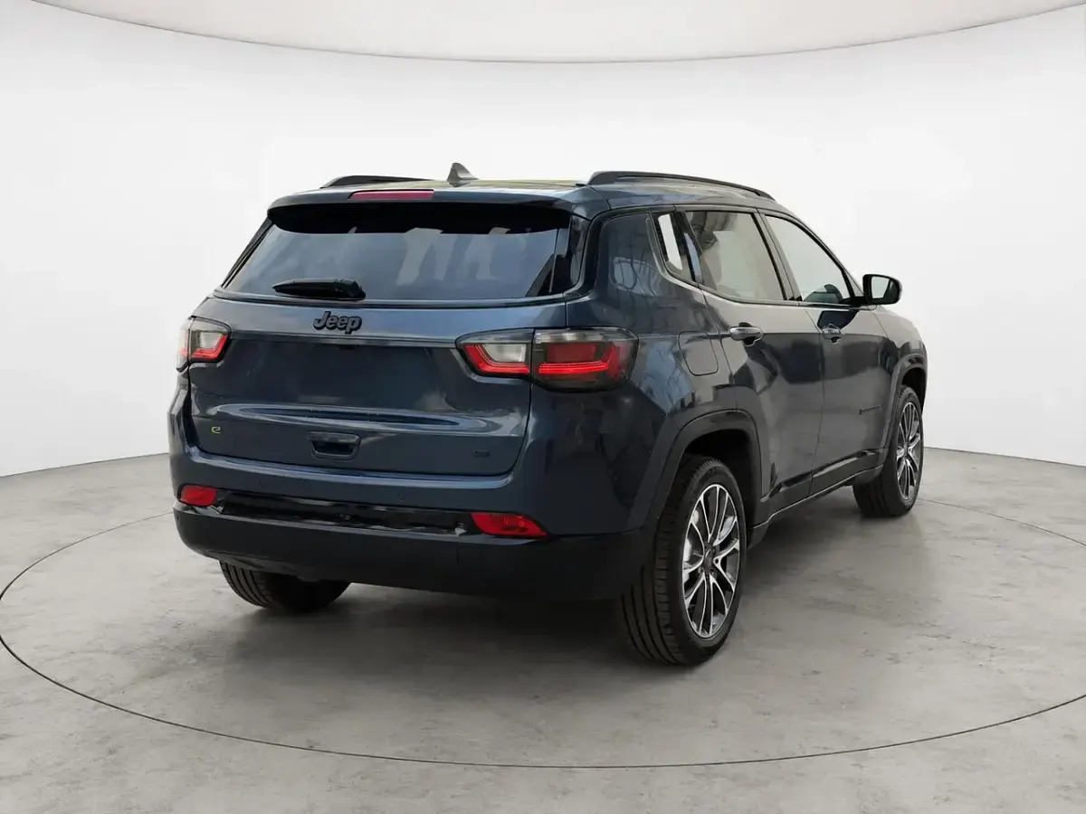 Usata Jeep Compass Summit 131 CV (96 kW) 2024 Blu/azzurro SUV