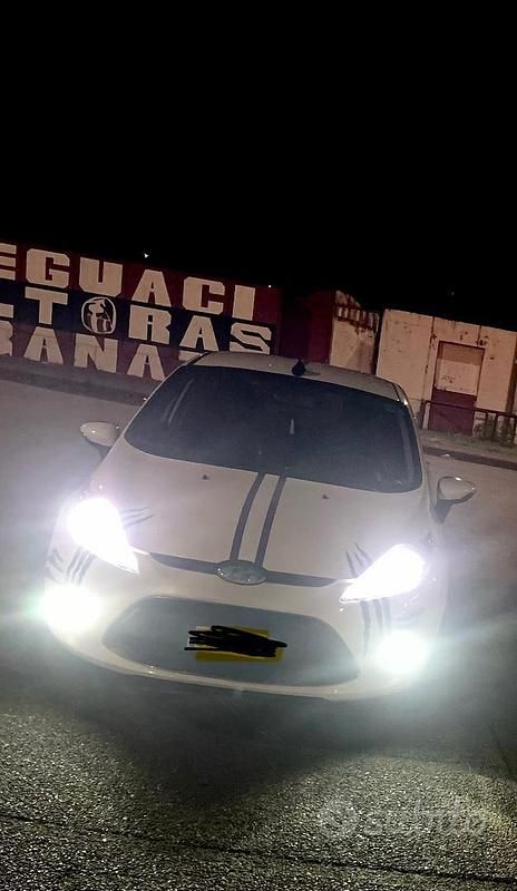 Usata Ford Fiesta 97 CV (71 kW) 2009 Bianco Utilitaria