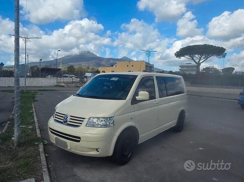 Bianco Usata 2010 VW Caravelle Monovolume | 14.999 € (Super prezzo) - Immagine 1/4
