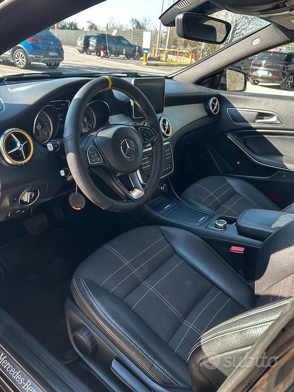 Käytetty Mercedes CLA220 177 HP (130 kW) 2015 Musta Sedan