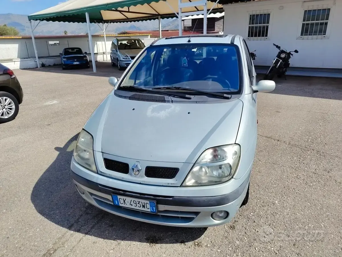 Usata Renault Scénic 102 CV (75 kW) 2002 Grigio Monovolume
