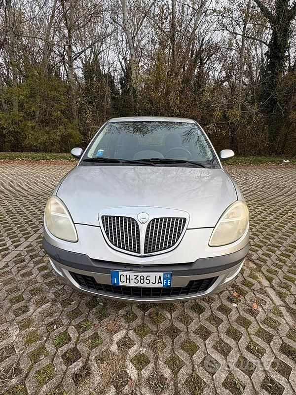 Grigio Usata 2004 Lancia Ypsilon Due volumi | 3200 € (Buon prezzo) - Immagine 1/4