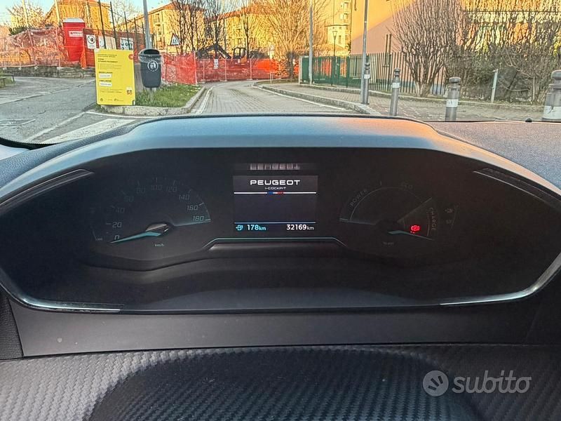 Usata Peugeot 208 Style 100 kW (136 CV) 2024 Grigio Utilitaria