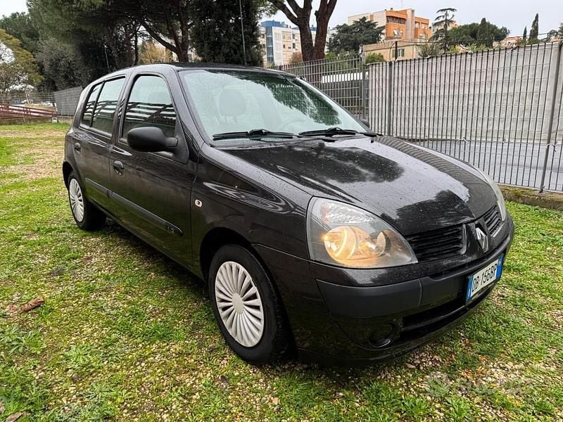 Usata Renault Clio II Dynamique 69 CV (50 kW) 2006 Nero Berlina