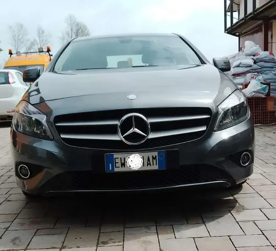 Usata Mercedes A180 Executive 122 CV (89 kW) 2014 Grigio Berlina