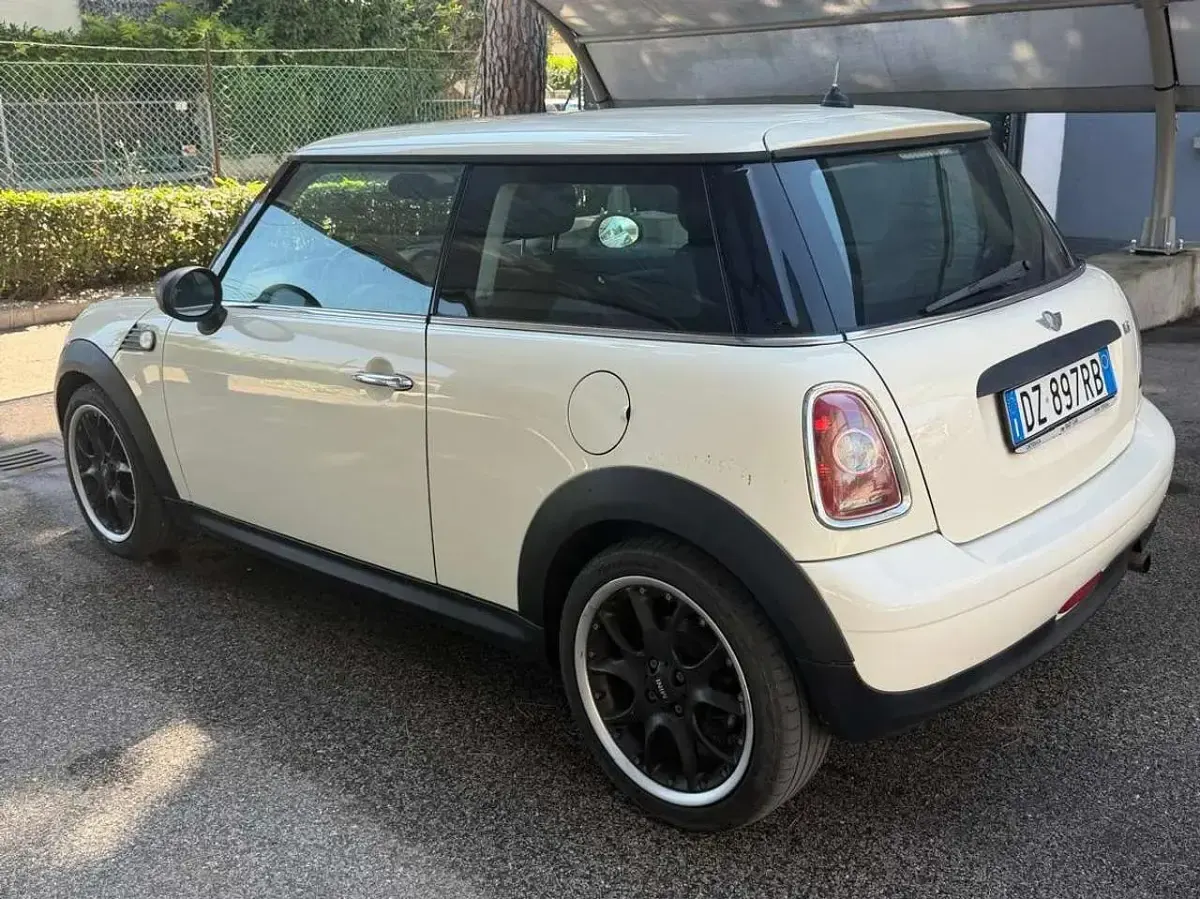 Usata Mini Cooper 75 CV (55 kW) 2009 Beige Utilitaria