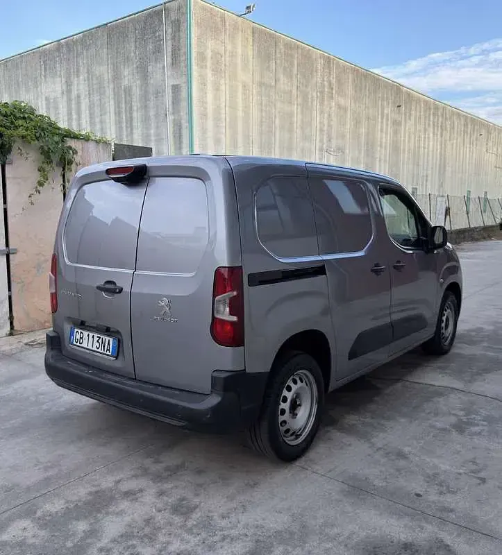 Usata Peugeot Partner Premium 131 CV (96 kW) 2020 Grigio Monovolume