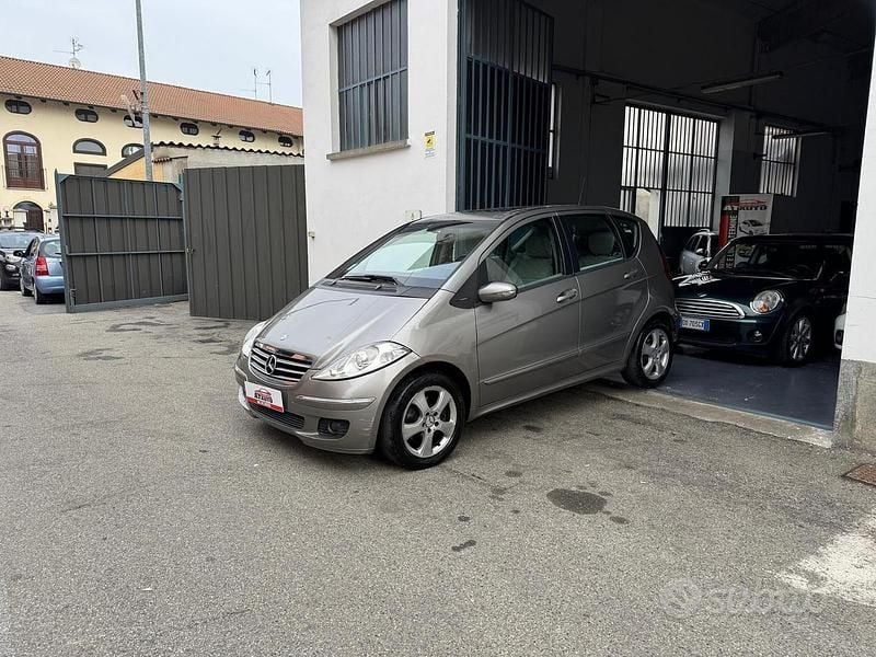 Grigio Usata 2007 Mercedes A200 Avantgarde Tre volumi | 2900 € (Buon prezzo) - Immagine 1/4