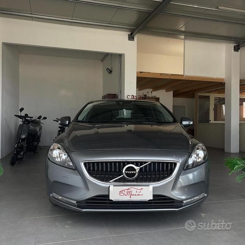 Usata Volvo V40 Business Edition 120 CV (88 kW) 2018 Berlina