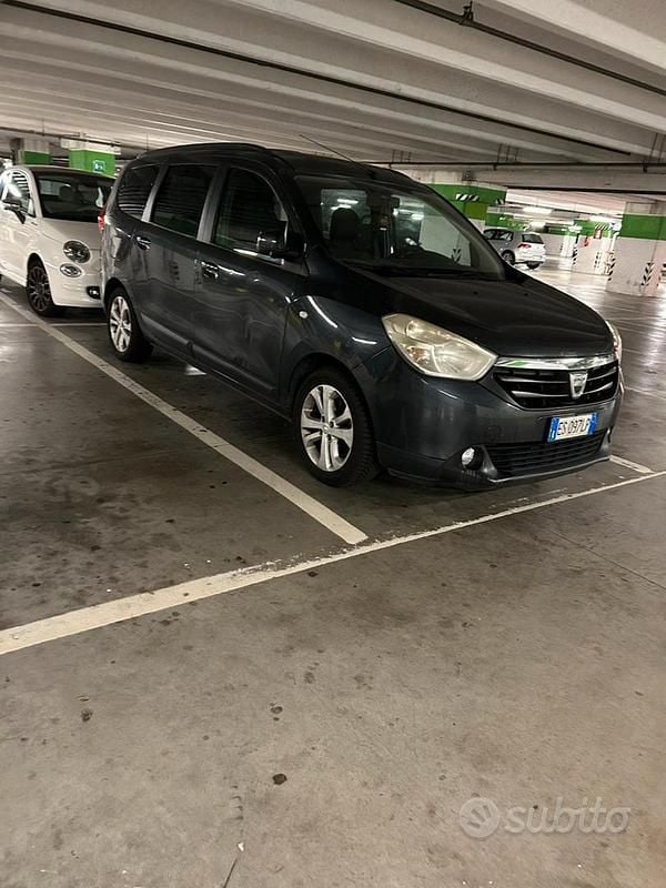 Begagnad Dacia Lodgy Lauréate 107 HK (78 kW) 2013 Minibuss