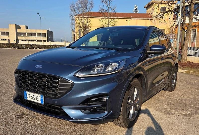 Usata Ford Kuga ST-Line X 152 CV (111 kW) 2023 Blu/azzurro SUV