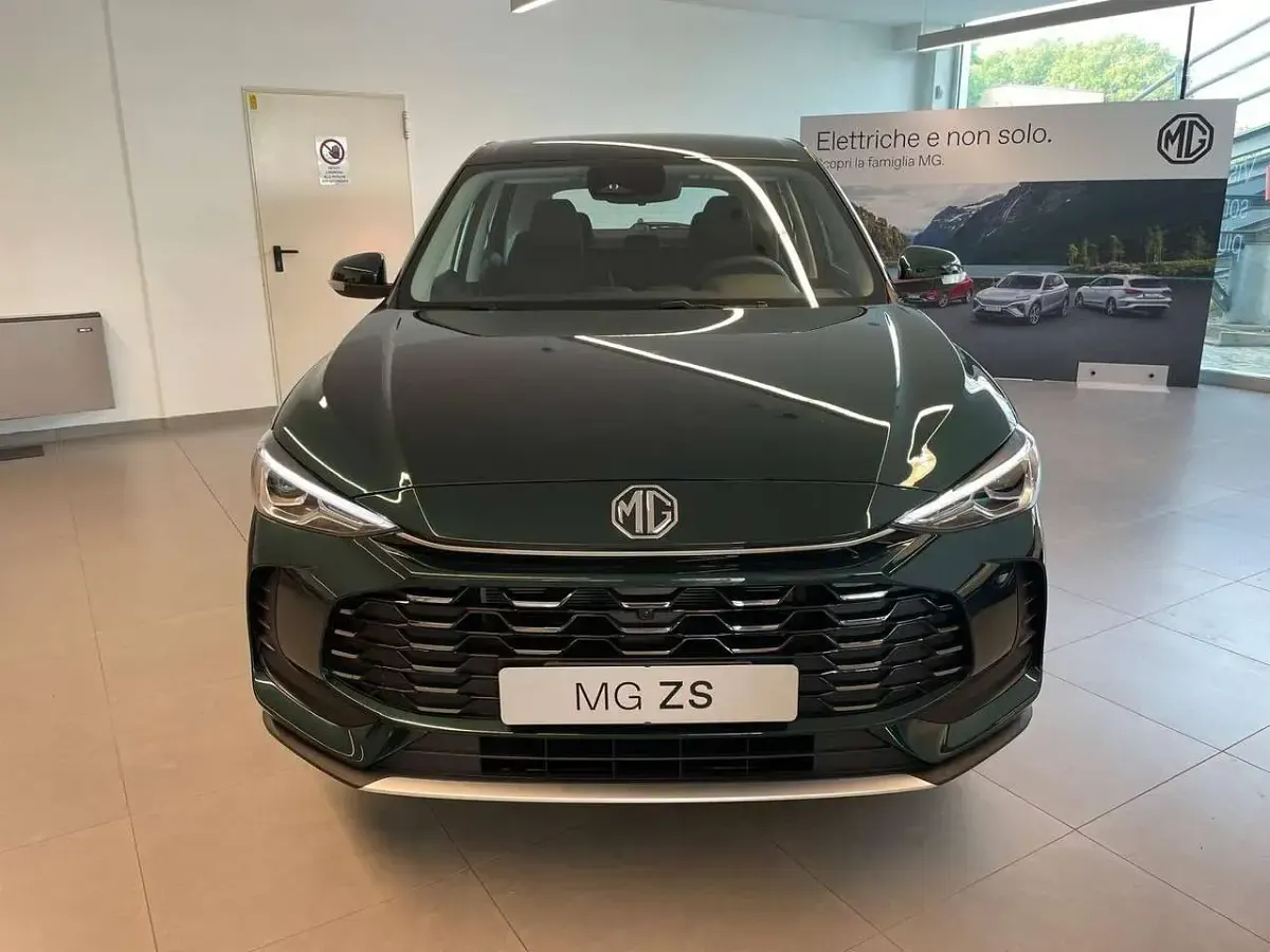 Nuova MG ZS 116 CV (85 kW) 2026 British green SUV