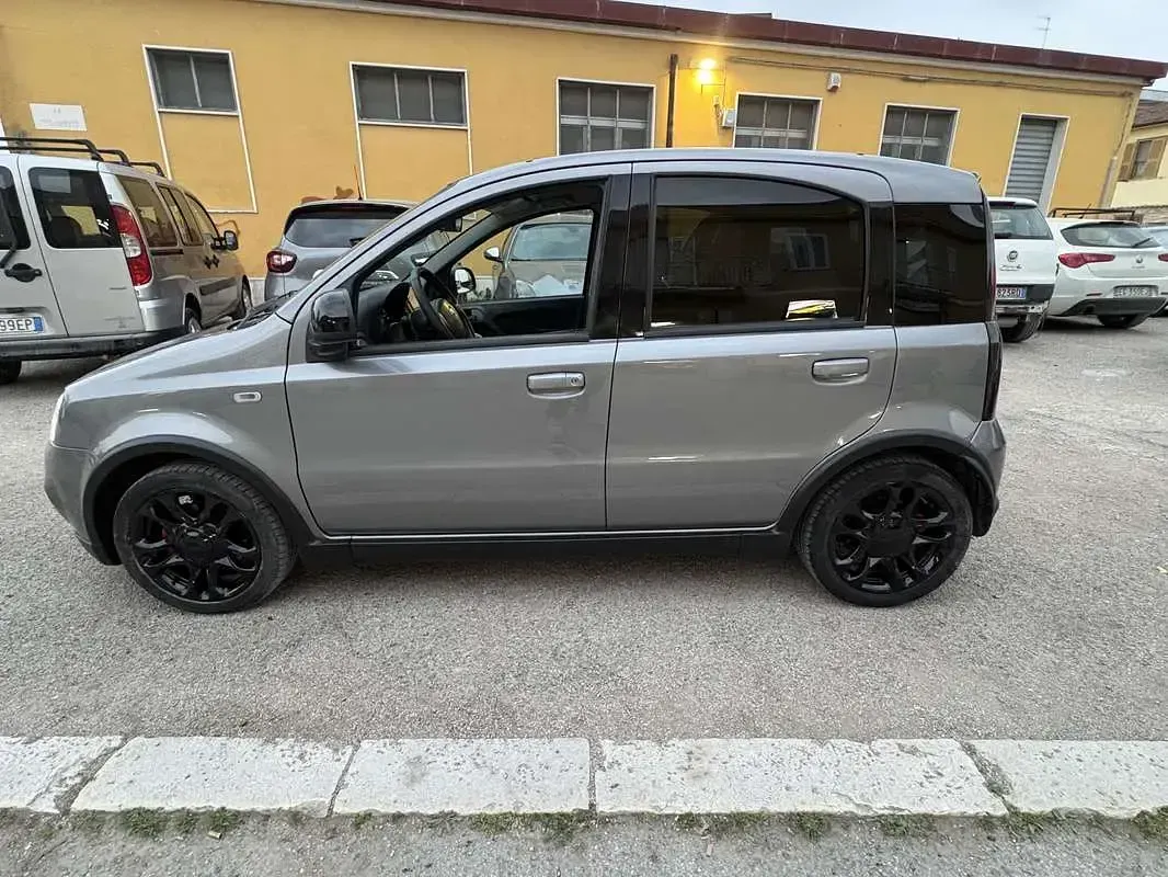 Usata Fiat Panda 101 CV (74 kW) 2007 Utilitaria