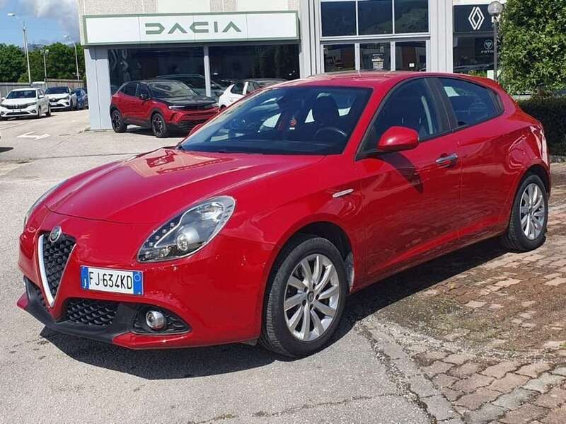 Rosso Usata 2017 Alfa Romeo Giulietta Business Due volumi | 11.900 € (Ottimo prezzo) - Immagine 1/4