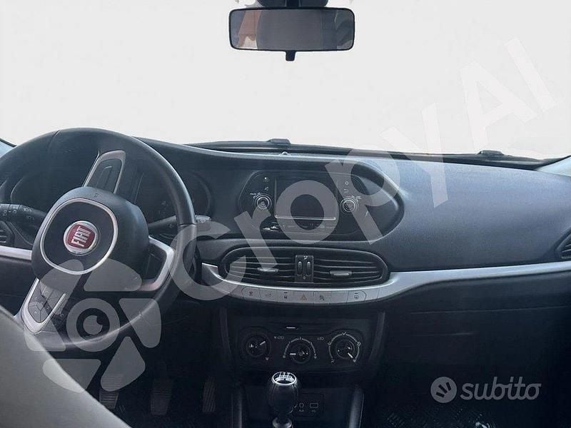 Usata Fiat Tipo Lounge 120 CV (88 kW) 2018 Grigio Berlina
