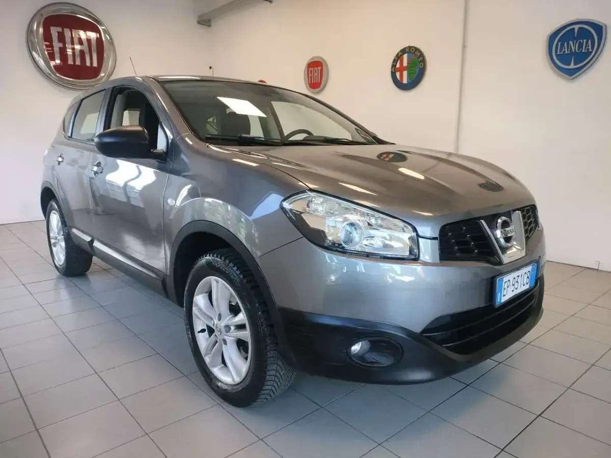 Usata Nissan Qashqai Acenta 117 CV (86 kW) 2013 Grigio SUV