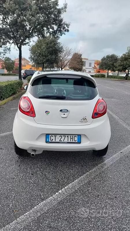 Usata Ford Ka 69 CV (50 kW) 2016 Bianco Berlina