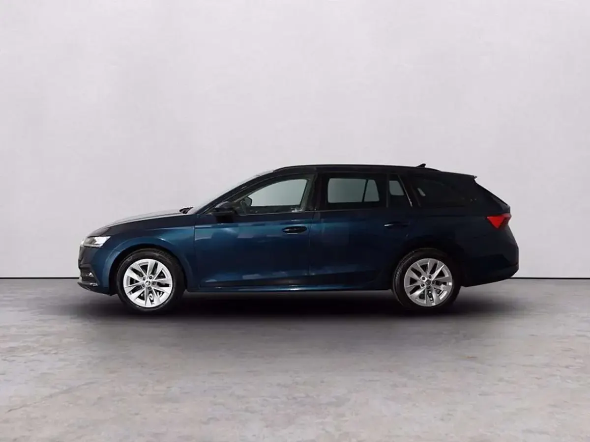 Usata Skoda Octavia Executive 116 CV (85 kW) 2022 Blu lava metallizzato Station wagon