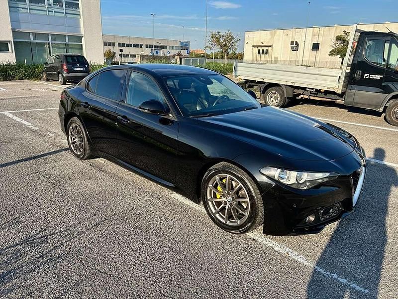 Usata Alfa Romeo Giulia Super 150 CV (110 kW) 2016 Nero Berlina
