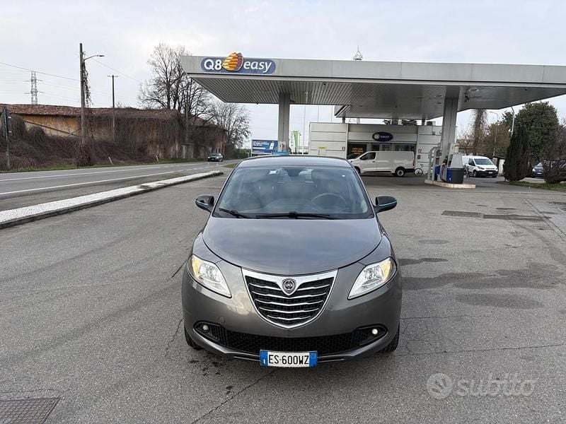 Usata Lancia Ypsilon Gold 85 CV (62 kW) 2013 Grigio Utilitaria