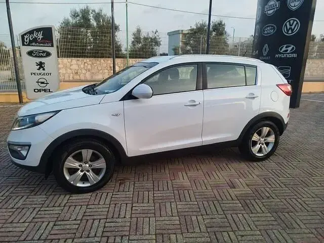 Second-hand Kia Sportage 116 CP (85 kW) 2011 Alb SUV