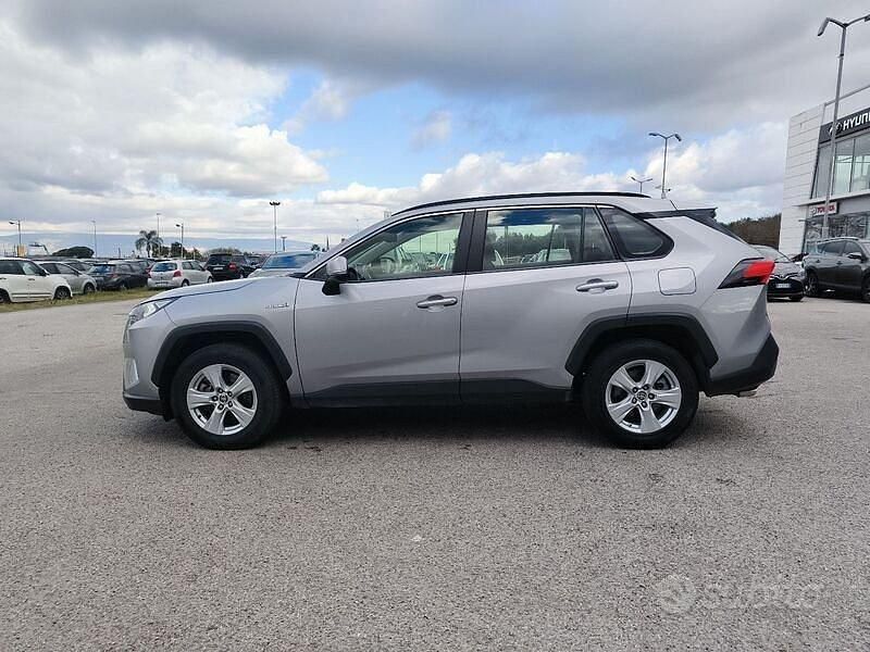 Usata Toyota RAV4 Hybrid Active 218 CV (160 kW) 2020 Grigio SUV