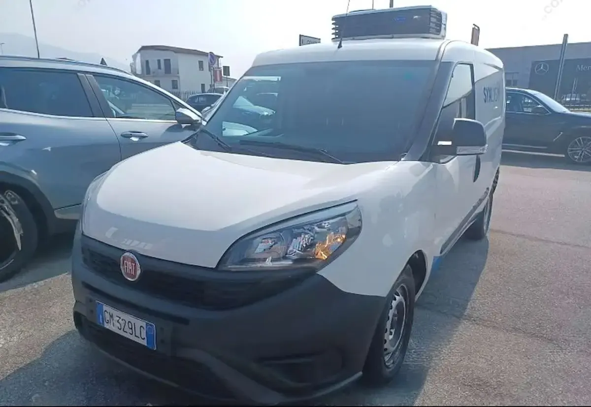 Usata Fiat Doblò 90 CV (66 kW) 2022 Bianco Monovolume