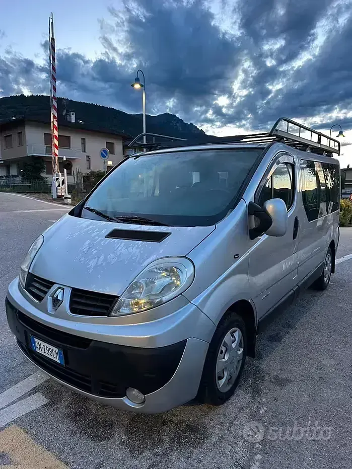 Usata Renault Trafic 114 CV (83 kW) 2008 Grigio Monovolume