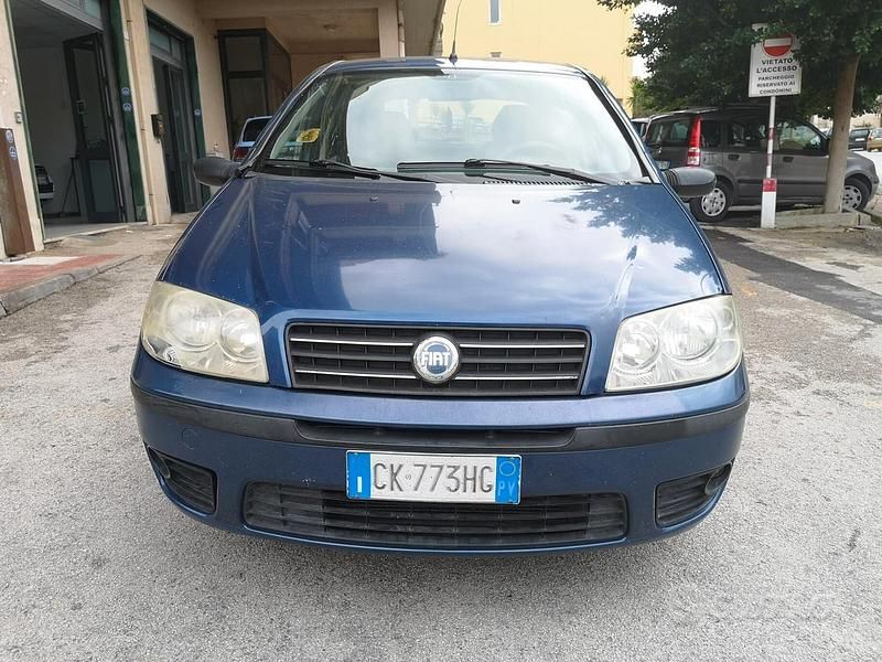 Usata Fiat Punto Dynamic 60 CV (44 kW) 2003 Blu Utilitaria