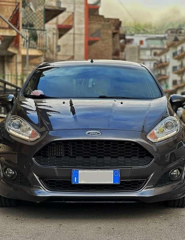 Usata Ford Fiesta ST-Line 95 CV (69 kW) 2017 Grigio Berlina
