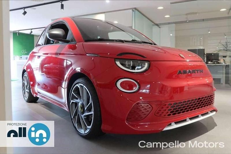 Rosso Nuova 2025 Abarth 500e Due volumi | 35.900 € (Cara) - Immagine 1/4