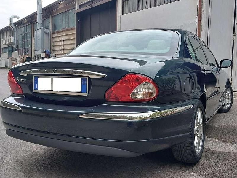 Usata Jaguar X-type Executive 156 CV (114 kW) 2002 Verde Berlina