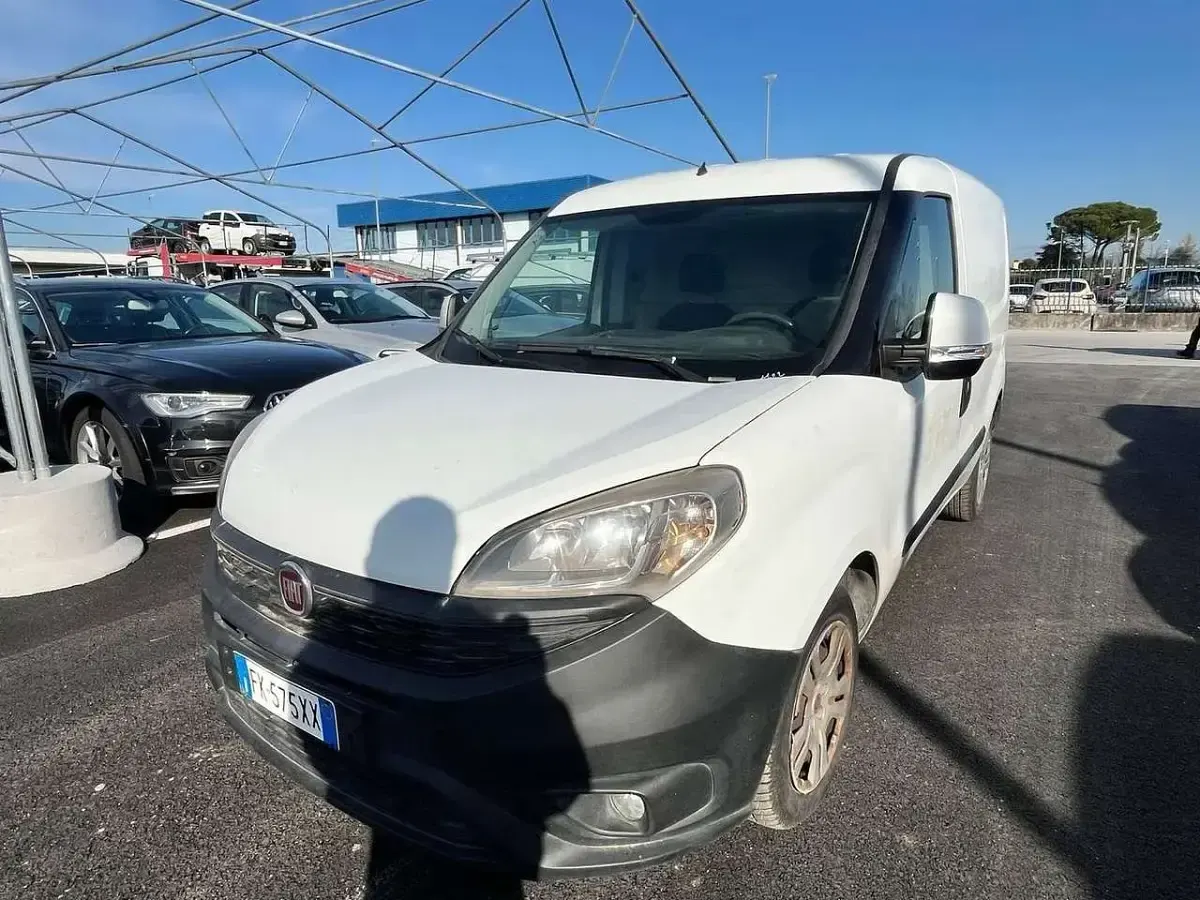 Usata Fiat Doblò 95 CV (69 kW) 2017 Giallo Monovolume