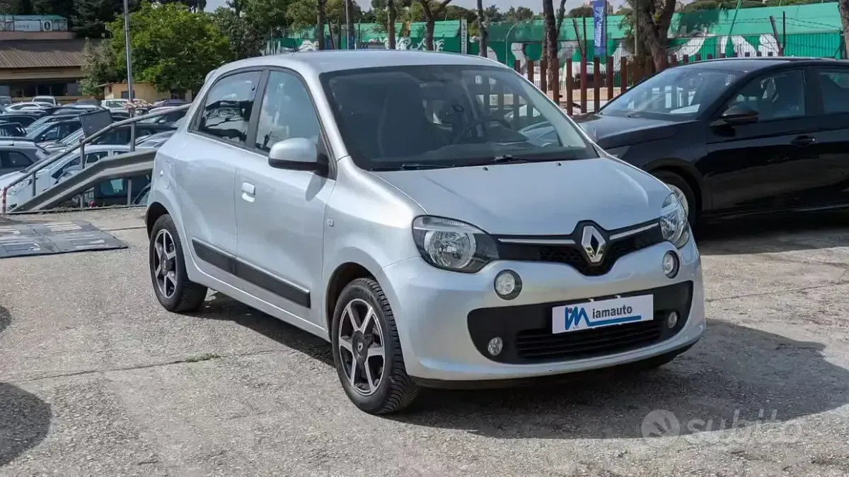 Usado Renault Twingo 69 HP (50 kW) 2022 Cinzento Citadino