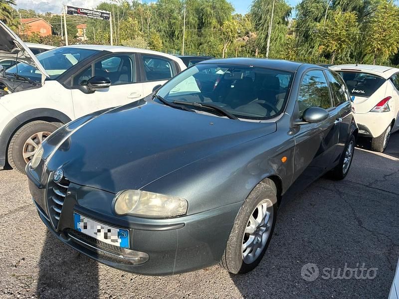 Usata Alfa Romeo 147 Progression 149 CV (109 kW) 2001 Grigio Utilitaria