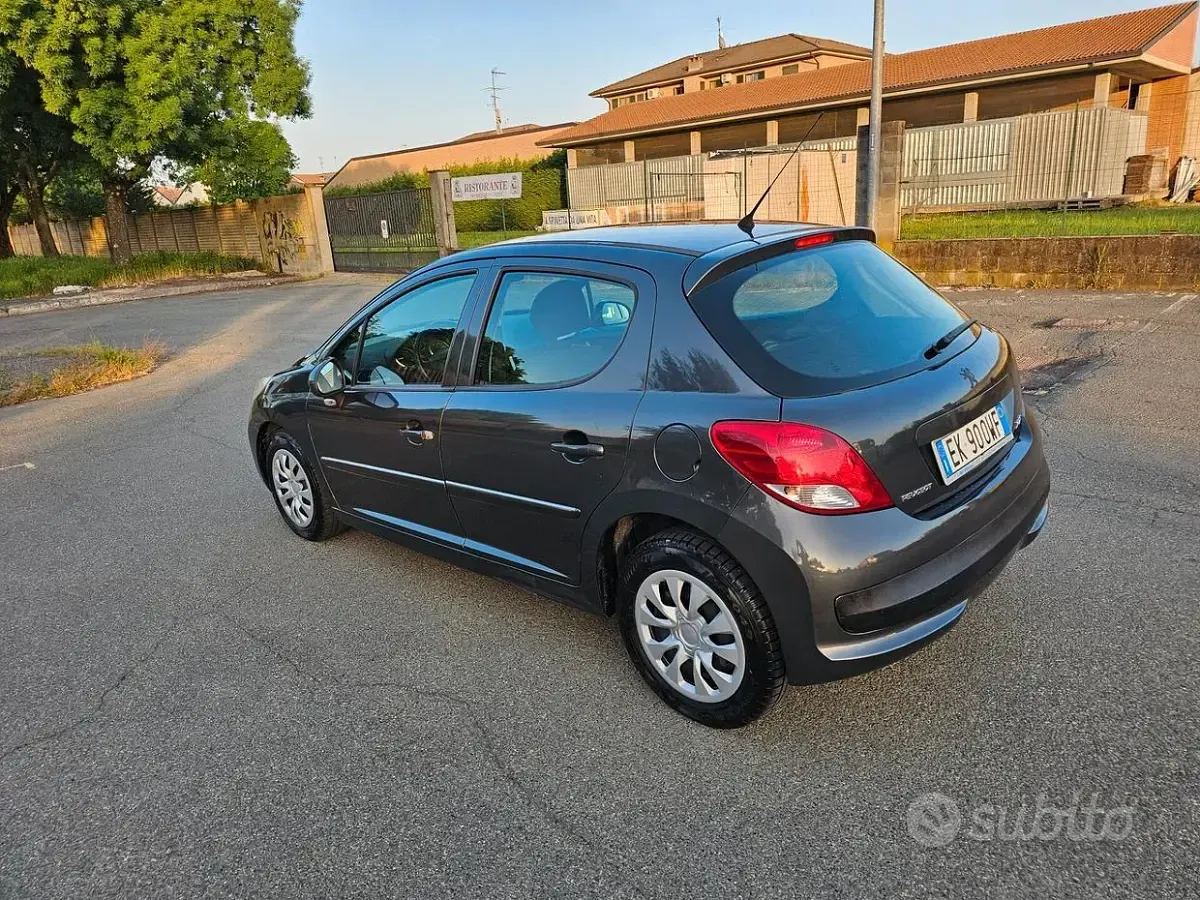 Usata Peugeot 207 68 CV (50 kW) 2012 Grigio Berlina