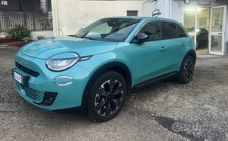 Verde Usata 2024 Fiat 600 La Prima Monovolume | 22.500 € - Immagine 1/4