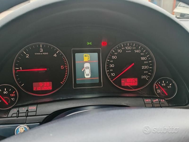 Begagnad Audi A4 130 HK (95 kW) 2001 Blå Sedan